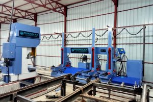 AĞIR TİP DİK GÖVDE ŞERİT TEZGAHI FM120
